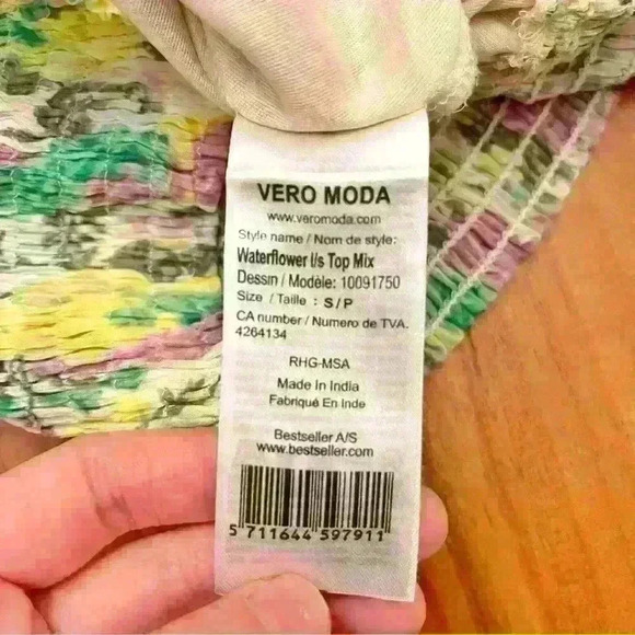 VERO MODA  Pastel yellow floral light weight long sleeves blouse. - Picture 5 of 11